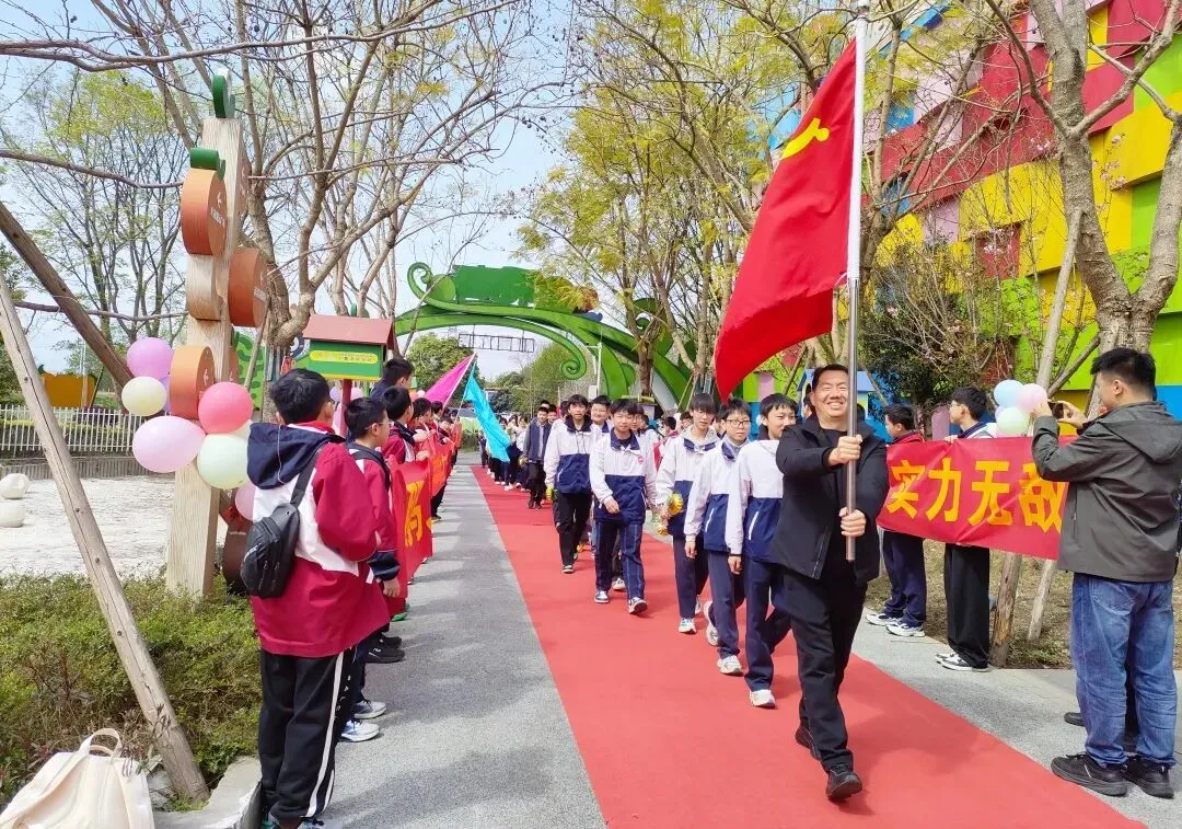 徒步磨砺凌云志,冲刺中考向未来——宏德学校初三中考“冲刺”暨徒步励志春游活动圆满举行 第7张