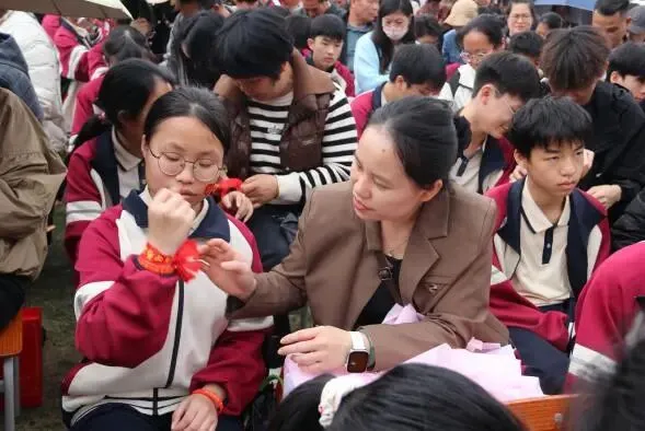 “砺志笃行承五色 百日冲刺战中考”忻城县民族中学2026年中考百日誓师大会 第37张