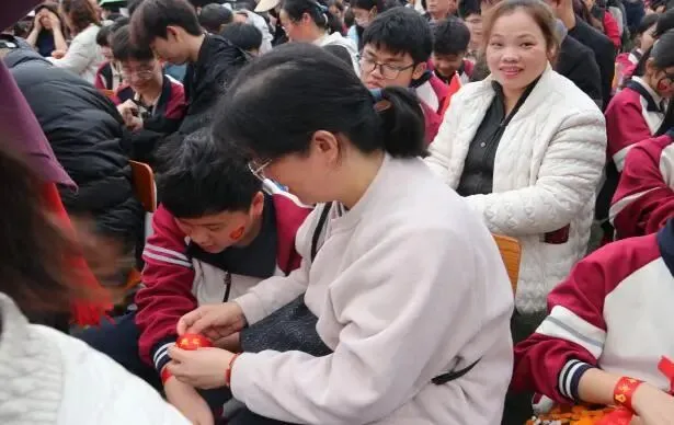 “砺志笃行承五色 百日冲刺战中考”忻城县民族中学2026年中考百日誓师大会 第40张