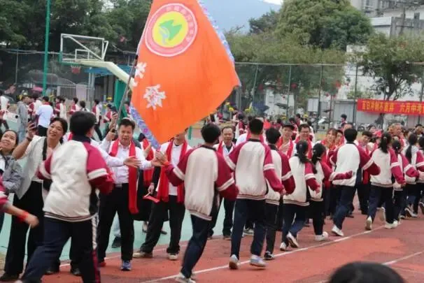 “砺志笃行承五色 百日冲刺战中考”忻城县民族中学2026年中考百日誓师大会 第64张