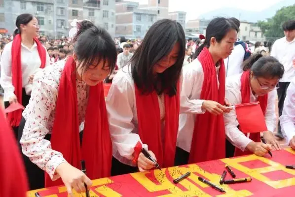 “砺志笃行承五色 百日冲刺战中考”忻城县民族中学2026年中考百日誓师大会 第76张