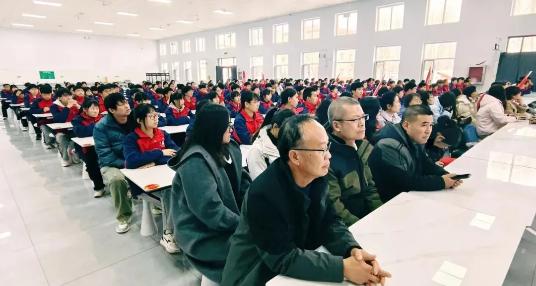 砺剑酬壮志,聚力战中考——世恩中学2026届中考教师动员会暨冲刺誓师大会圆满举行 第18张