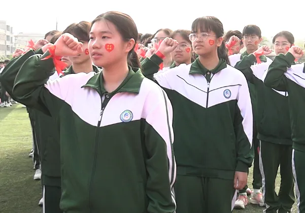 凝心聚力冲百日 策马扬鞭战中考 ——我校隆重举行2026届中考百日誓师大会 第49张