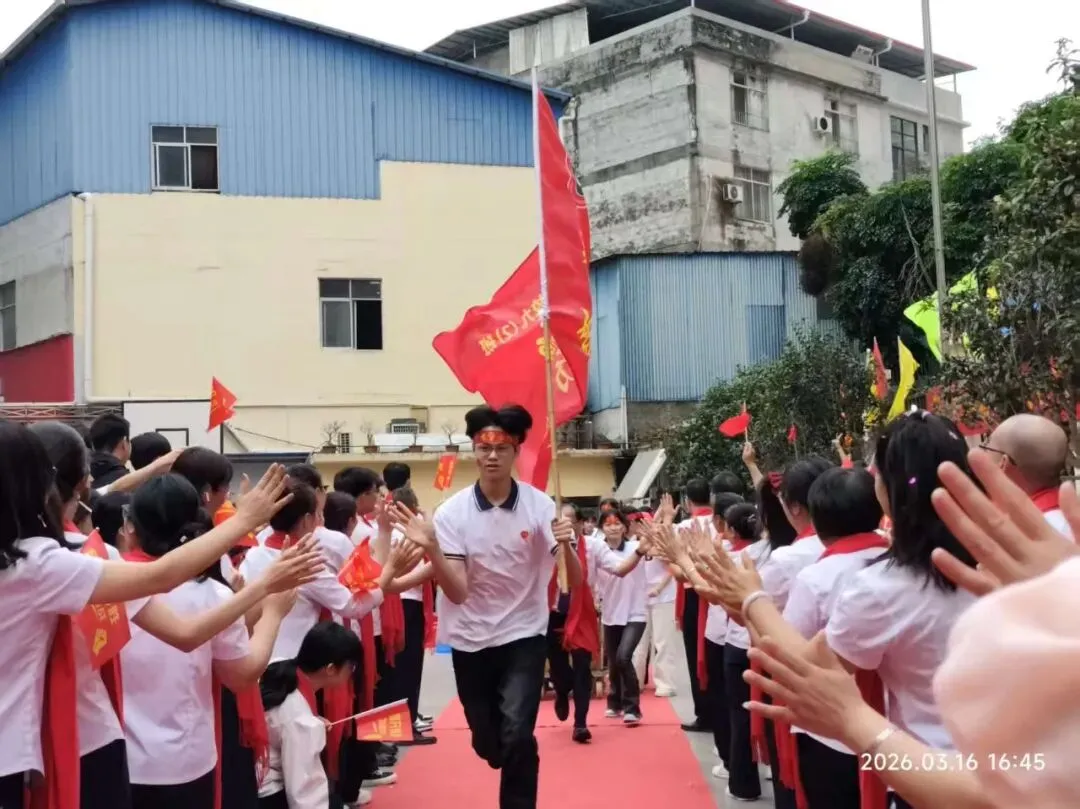 横州市龙湖学校举行2026年中考、小考百日誓师大会 第41张