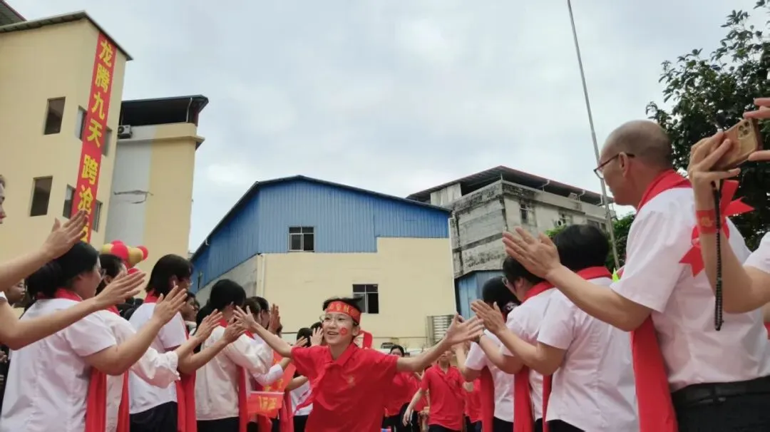 横州市龙湖学校举行2026年中考、小考百日誓师大会 第42张