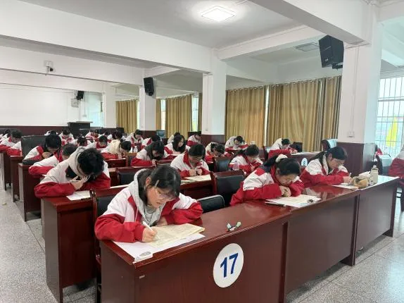 模考演练迎高考,家校共育筑梦行——阳新实验高中高三年级参加全市 第1张