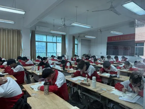 模考演练迎高考,家校共育筑梦行——阳新实验高中高三年级参加全市 第2张