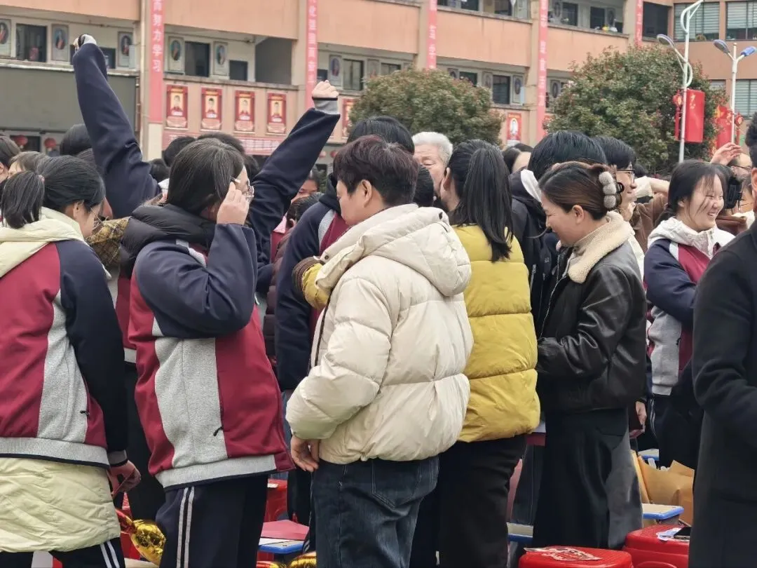 【中考动员大会】龙抬头乘风破万里浪 ,马奋蹄昂首跃九重门 第67张