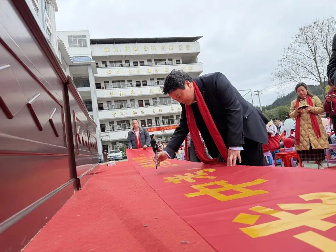 富禄乡中学举行2026年中考百日誓师大会 第10张