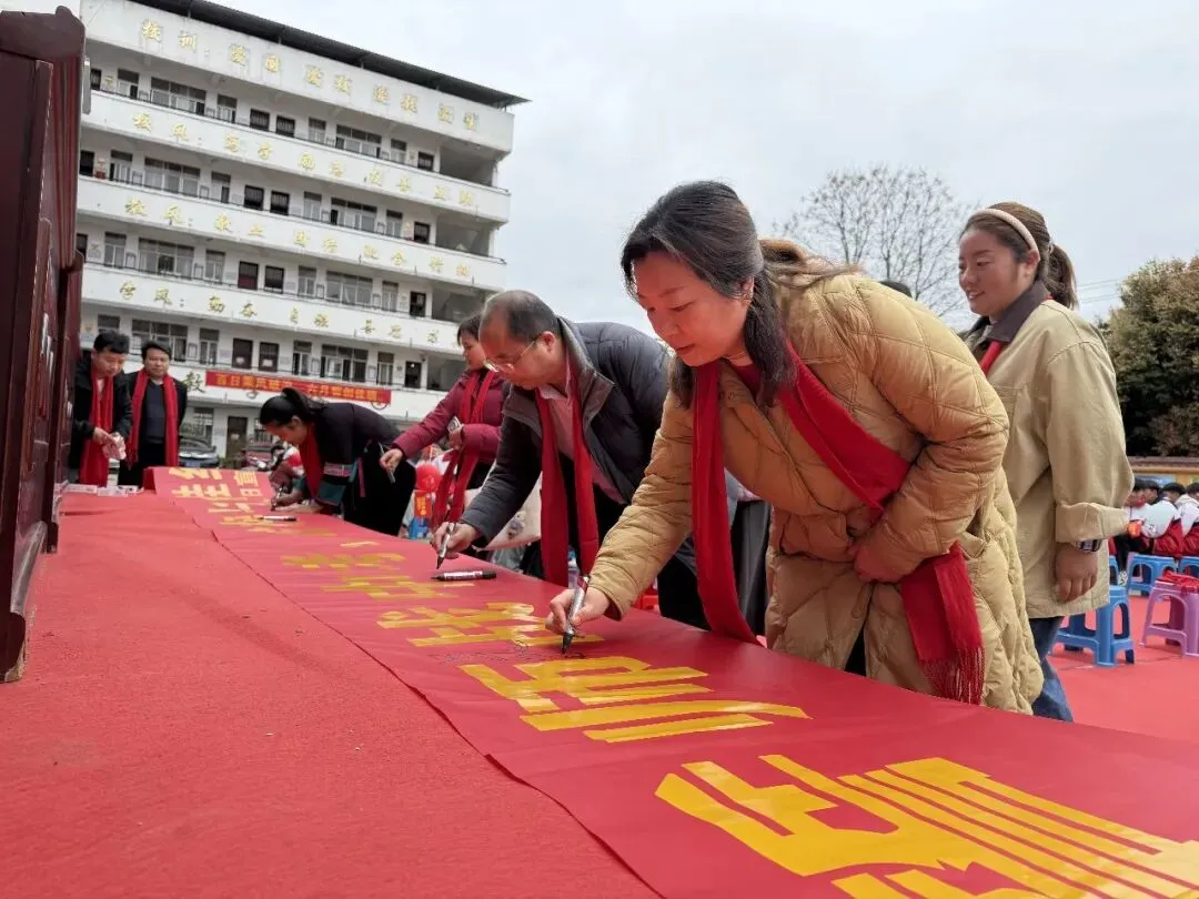 富禄乡中学举行2026年中考百日誓师大会 第12张