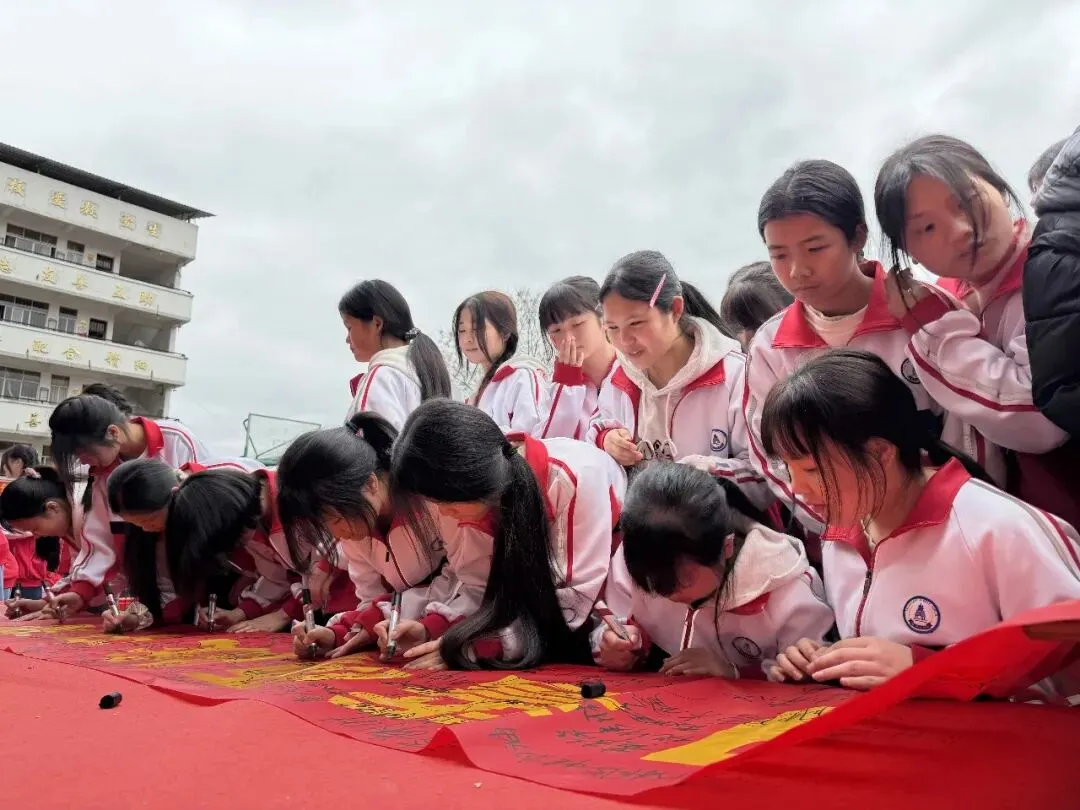 富禄乡中学举行2026年中考百日誓师大会 第14张