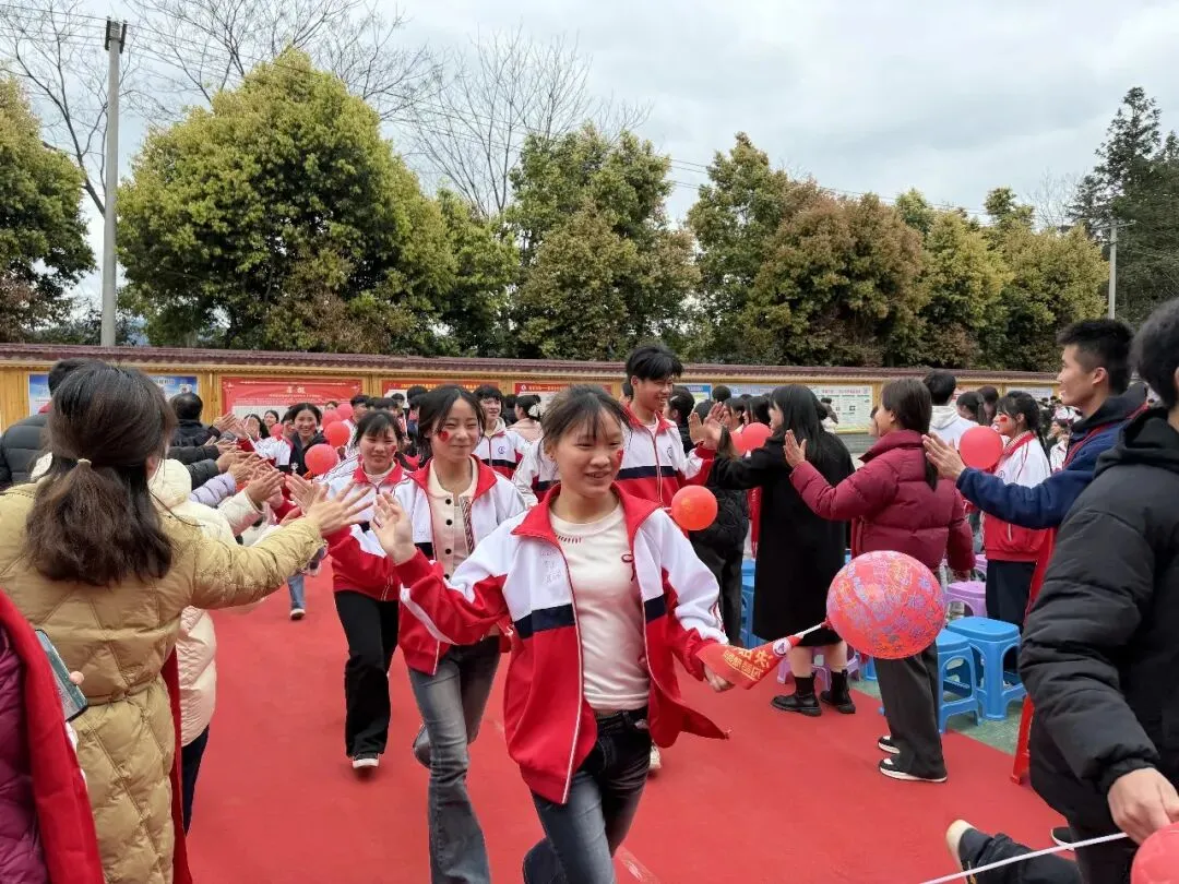 富禄乡中学举行2026年中考百日誓师大会 第17张