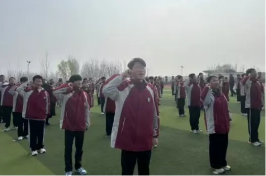 【校园传真】闫寺实验学校初中部举行中考百日誓师大会 第4张