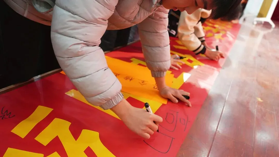 百日誓师启新程,逐梦中考铸辉煌——新郑双语学校九年级中考誓师大会圆满举行 第27张