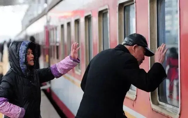 高三一模语文试卷上的一篇文章看哭考生!近万名网友为其点赞,还有人找出自己当年的考试文章…… 第10张