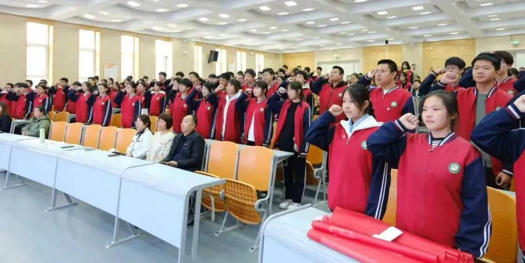【暖心护苗】“全力以赴,决战中考,百日砺剑,放飞梦想”——乌海市第十六中学召开百日誓师大会 第6张