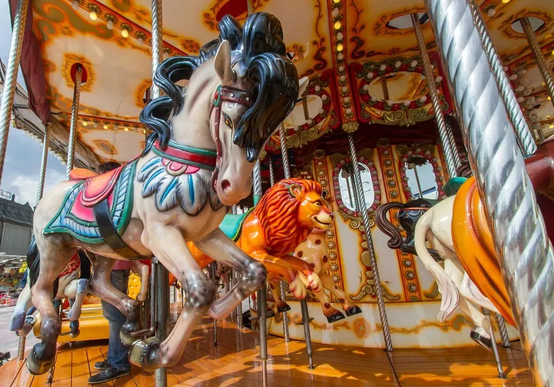 上海高二下学期 2025年3月名校月考真题卷 第3张