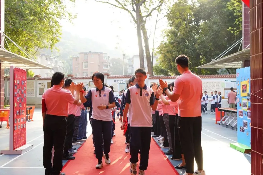 百日攻坚勇攀巅峰,青春逐梦决胜中考——白云外国语中学2026届初三百日誓师活动圆满举行 第8张