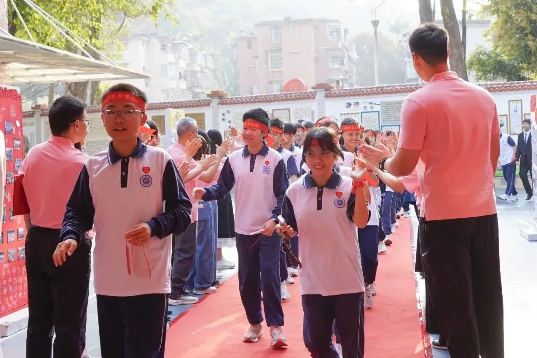 百日攻坚勇攀巅峰,青春逐梦决胜中考——白云外国语中学2026届初三百日誓师活动圆满举行 第9张