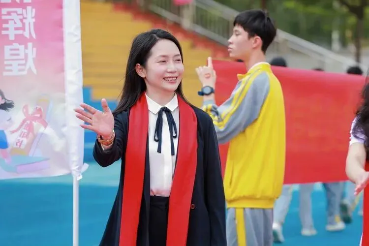 百日拼搏秀风采,中考圆梦自成峰 ——海口市秀峰实验学校 2026年百日誓师大会 第17张