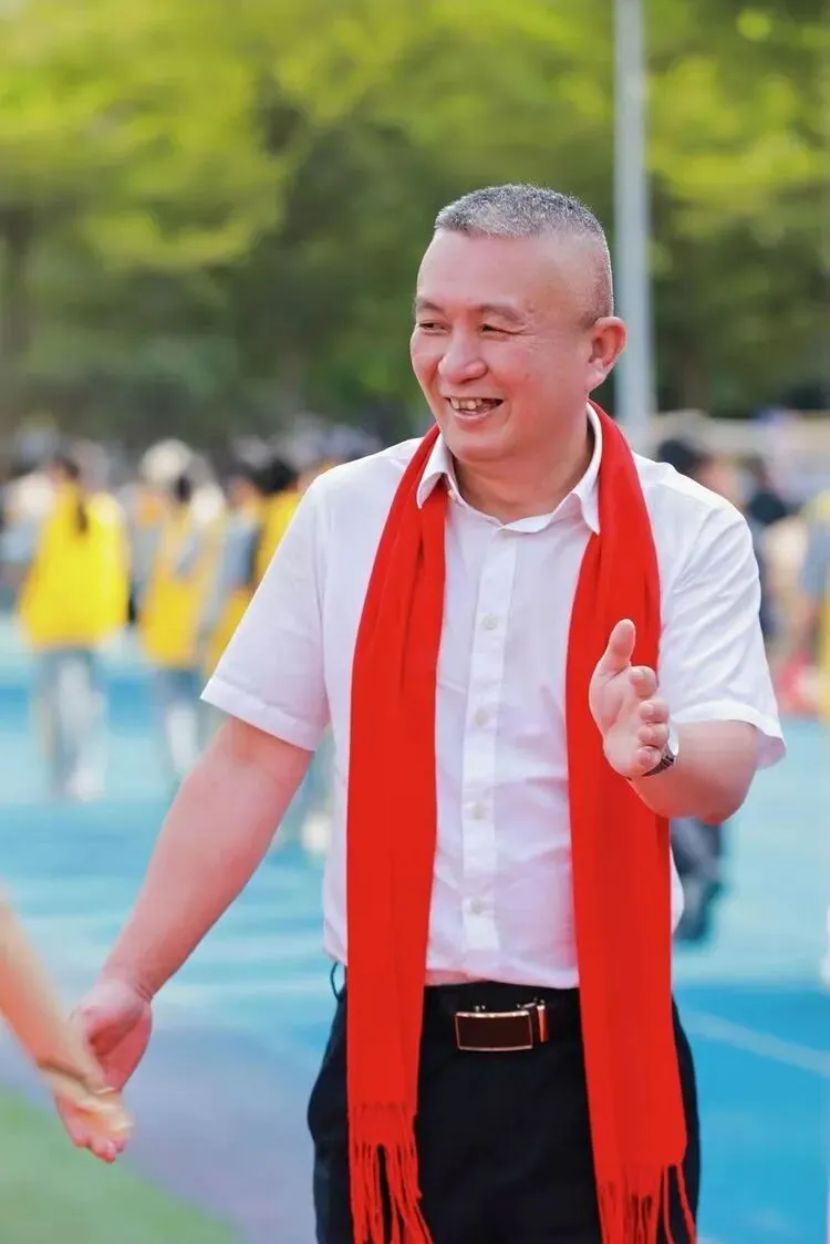 百日拼搏秀风采,中考圆梦自成峰 ——海口市秀峰实验学校 2026年百日誓师大会 第16张