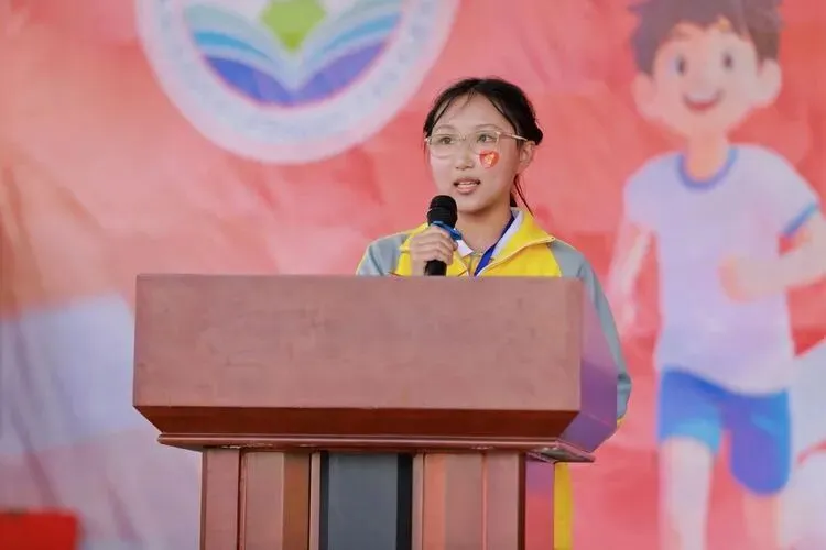 百日拼搏秀风采,中考圆梦自成峰 ——海口市秀峰实验学校 2026年百日誓师大会 第43张