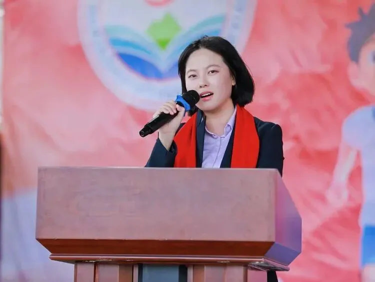 百日拼搏秀风采,中考圆梦自成峰 ——海口市秀峰实验学校 2026年百日誓师大会 第49张