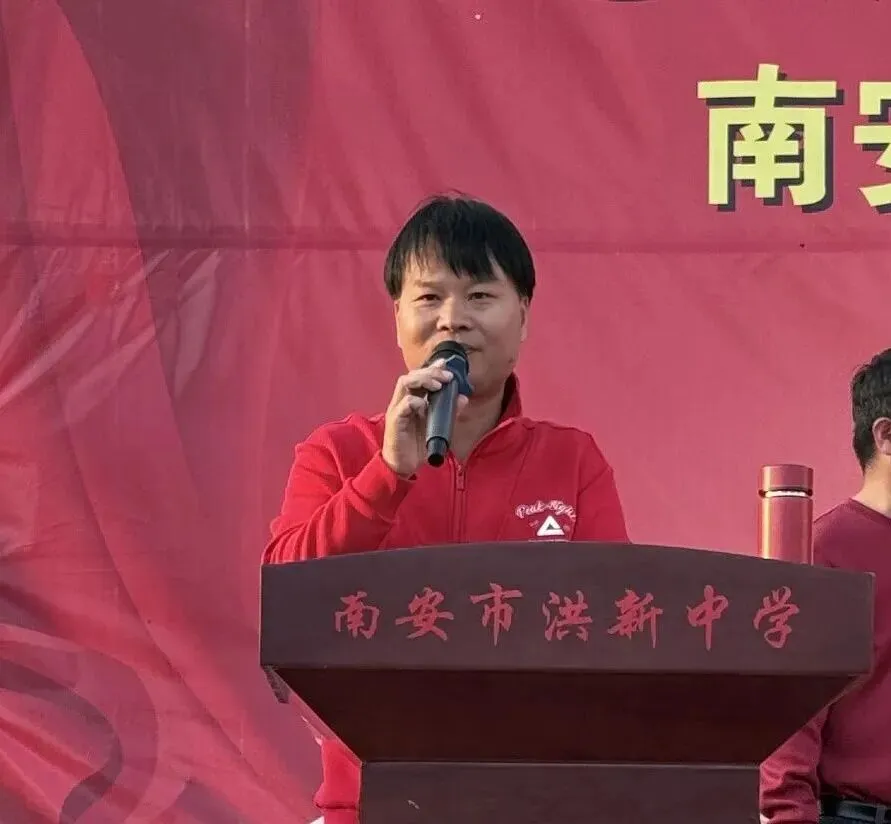 奋楫扬帆迎中考 青春逐梦启新程 —— 南安市洪新中学举行 2026 届冲刺动员大会暨十六岁成人礼活动 第15张