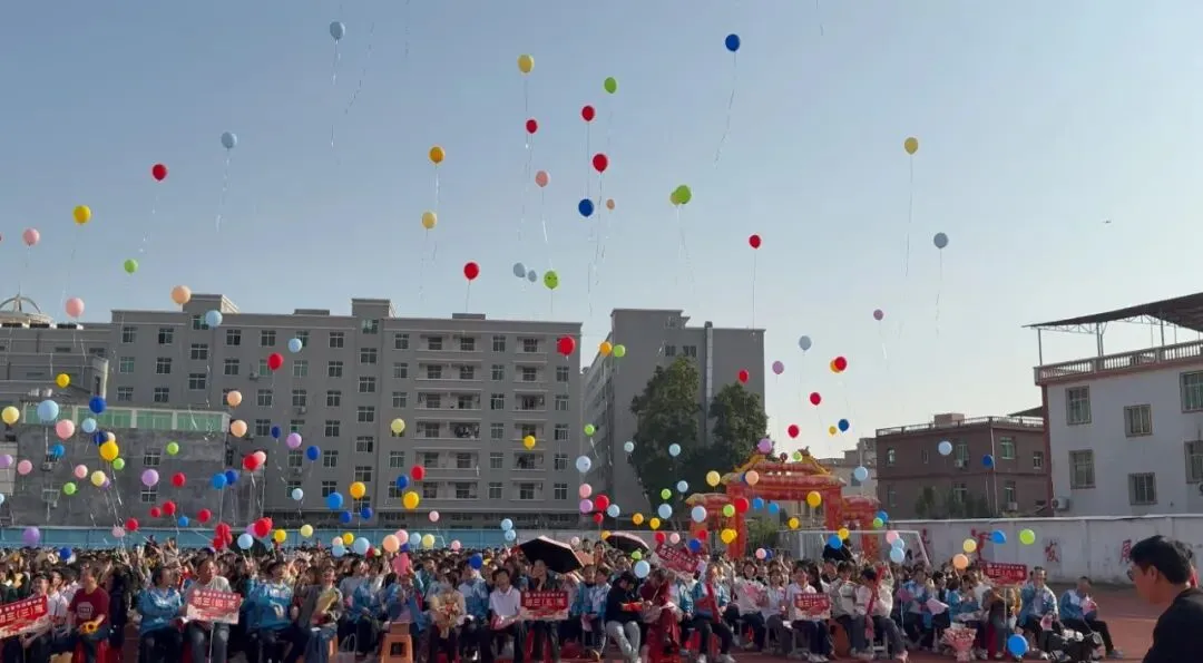 奋楫扬帆迎中考 青春逐梦启新程 —— 南安市洪新中学举行 2026 届冲刺动员大会暨十六岁成人礼活动 第27张