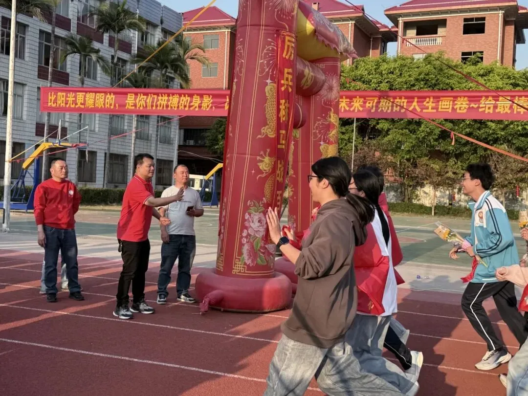 奋楫扬帆迎中考 青春逐梦启新程 —— 南安市洪新中学举行 2026 届冲刺动员大会暨十六岁成人礼活动 第46张