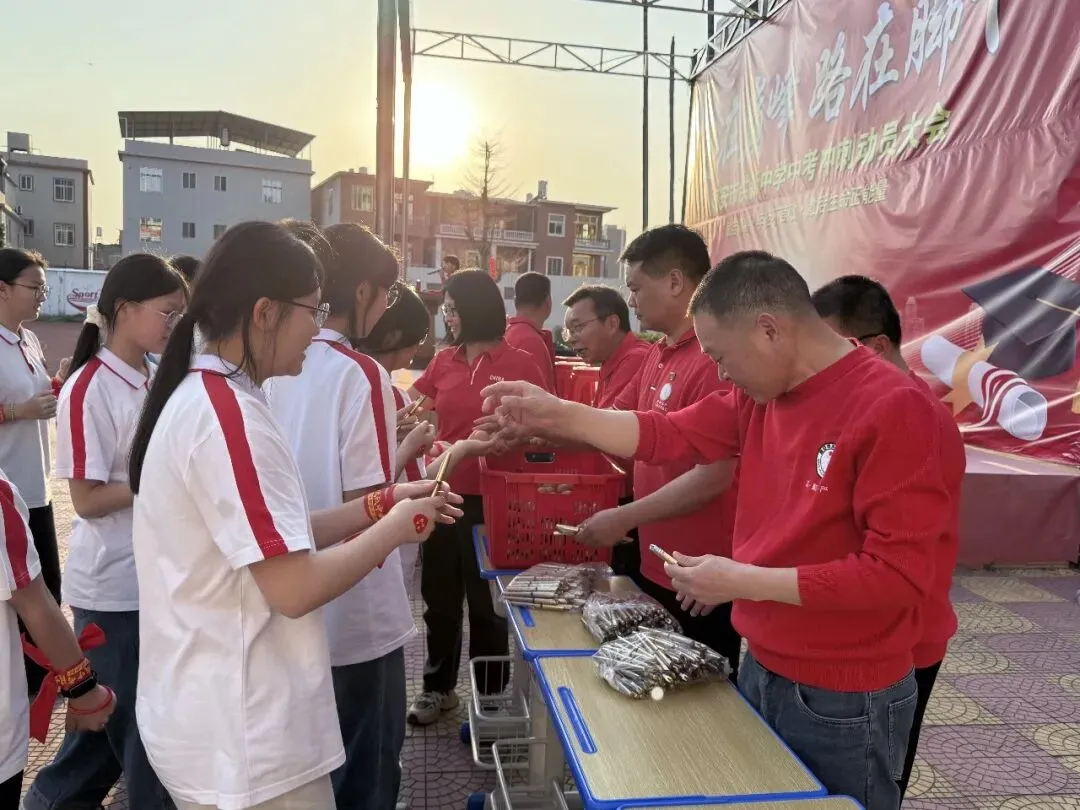 奋楫扬帆迎中考 青春逐梦启新程 —— 南安市洪新中学举行 2026 届冲刺动员大会暨十六岁成人礼活动 第52张