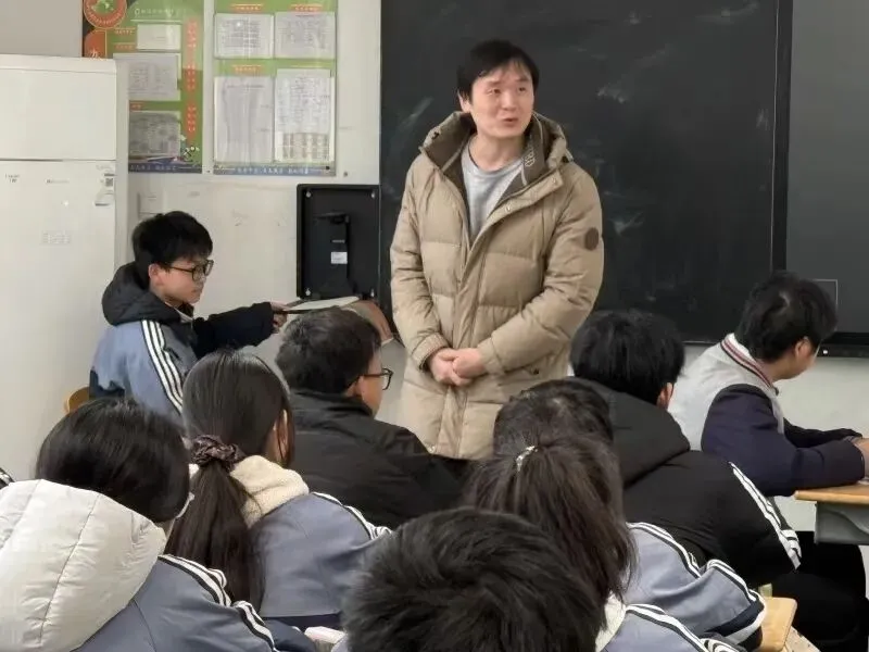 聚焦中考复习,共促提质增效——红太阳桠溪中学与莲花实验学校“百校千师”校际交流活动 第5张 聚焦中考复习,共促提质增效——红太阳桠溪中学与莲花实验学校“百校千师”校际交流活动 第5张