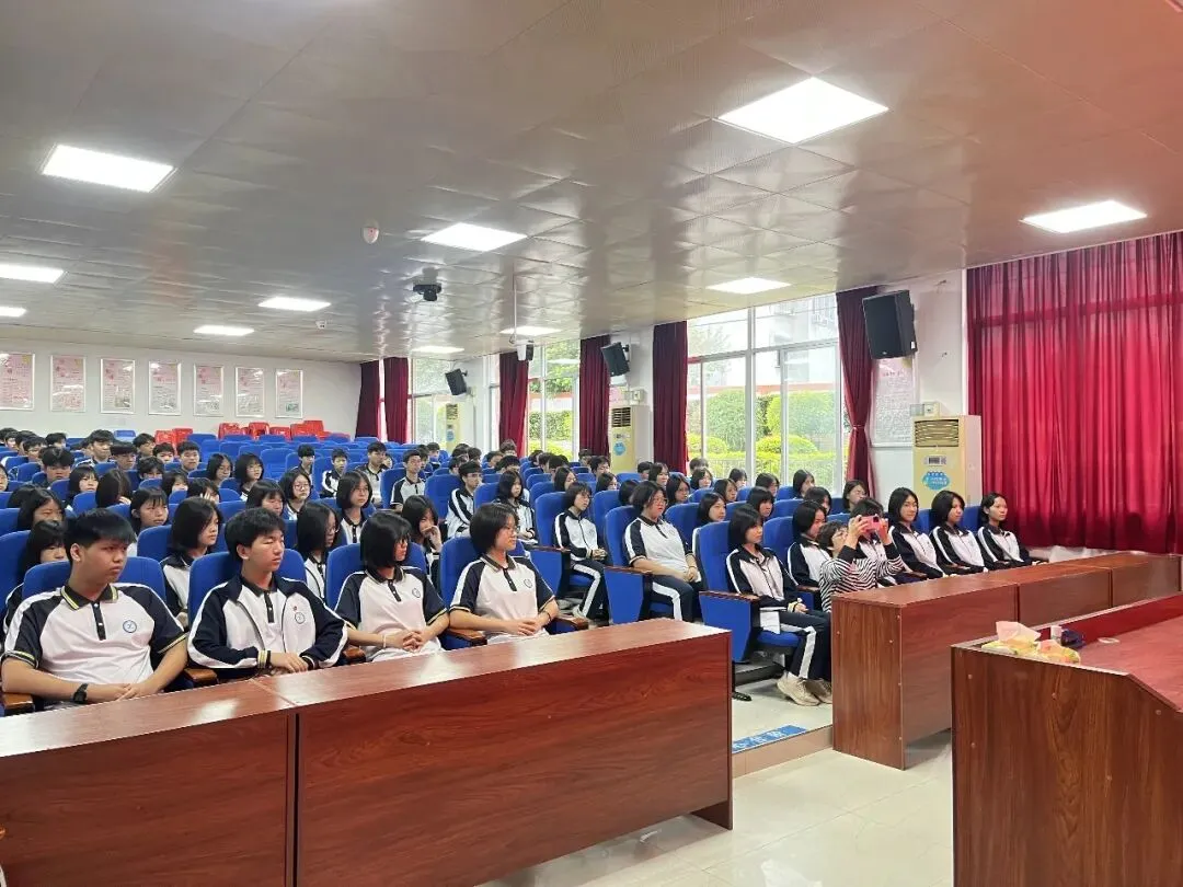 拼搏百日铸锋芒,圆梦中考启新航——清新区第二中学举行2026年百日动员会 第23张 拼搏百日铸锋芒,圆梦中考启新航——清新区第二中学举行2026年百日动员会 第23张