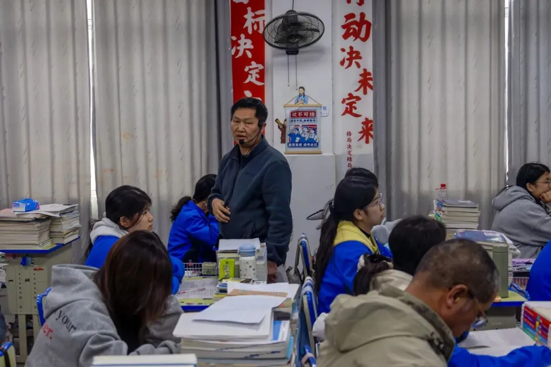 【精研模考,赋能备考】萍高高三模考讲评课护航学子冲刺高考 第13张 【精研模考,赋能备考】萍高高三模考讲评课护航学子冲刺高考 第13张