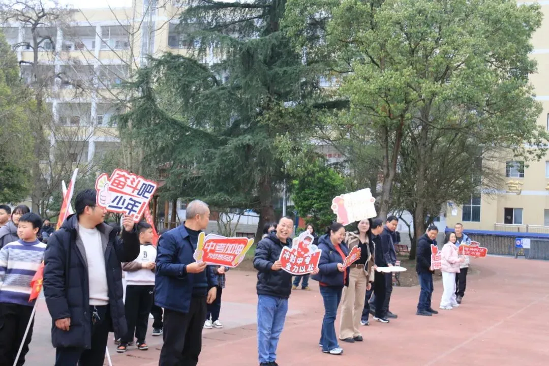 鏖战百日,策马扬鞭!卫城中学2026届中考百日誓师大会,燃动启航! 第71张 鏖战百日,策马扬鞭!卫城中学2026届中考百日誓师大会,燃动启航! 第71张