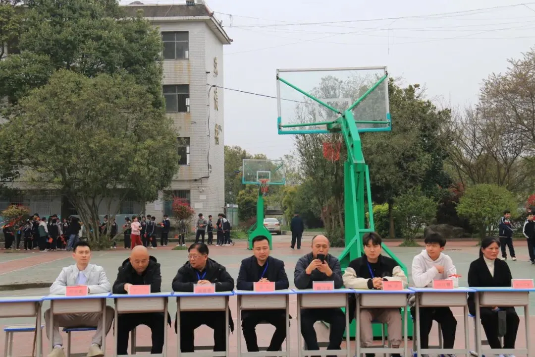 鏖战百日,策马扬鞭!卫城中学2026届中考百日誓师大会,燃动启航! 第74张 鏖战百日,策马扬鞭!卫城中学2026届中考百日誓师大会,燃动启航! 第74张