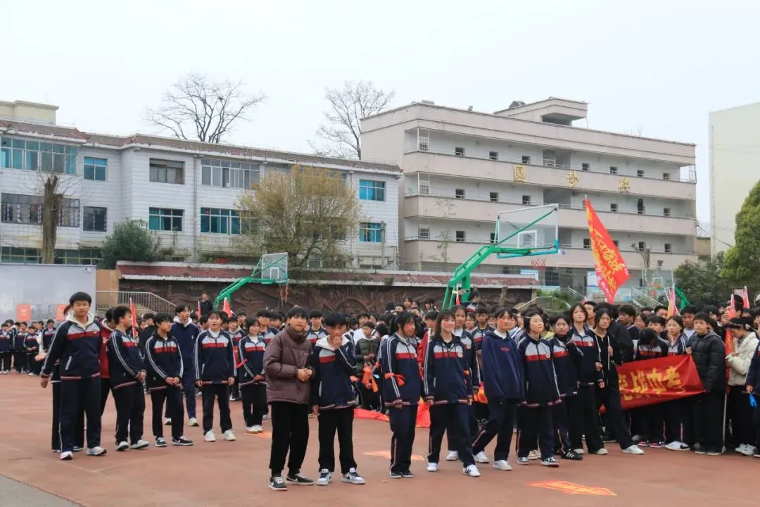 鏖战百日,策马扬鞭!卫城中学2026届中考百日誓师大会,燃动启航! 第80张 鏖战百日,策马扬鞭!卫城中学2026届中考百日誓师大会,燃动启航! 第80张