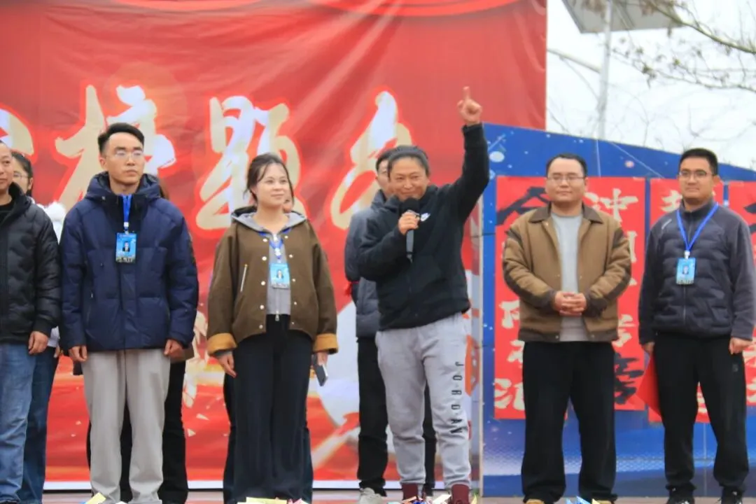 鏖战百日,策马扬鞭!卫城中学2026届中考百日誓师大会,燃动启航! 第84张 鏖战百日,策马扬鞭!卫城中学2026届中考百日誓师大会,燃动启航! 第84张