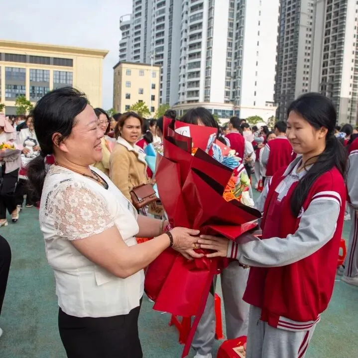 防城港市桃花湾中学2026年中考百日誓师大会圆满举行 第23张 防城港市桃花湾中学2026年中考百日誓师大会圆满举行 第23张