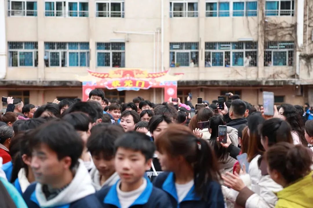 黎平县第八中学举行2026届中考百日誓师大会 第13张