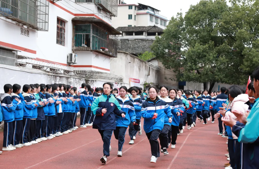 黎平县第八中学举行2026届中考百日誓师大会 第15张