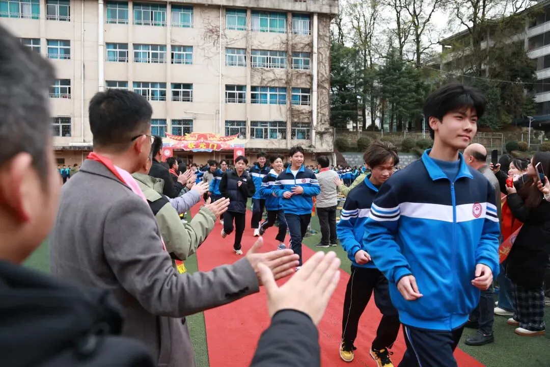 黎平县第八中学举行2026届中考百日誓师大会 第19张