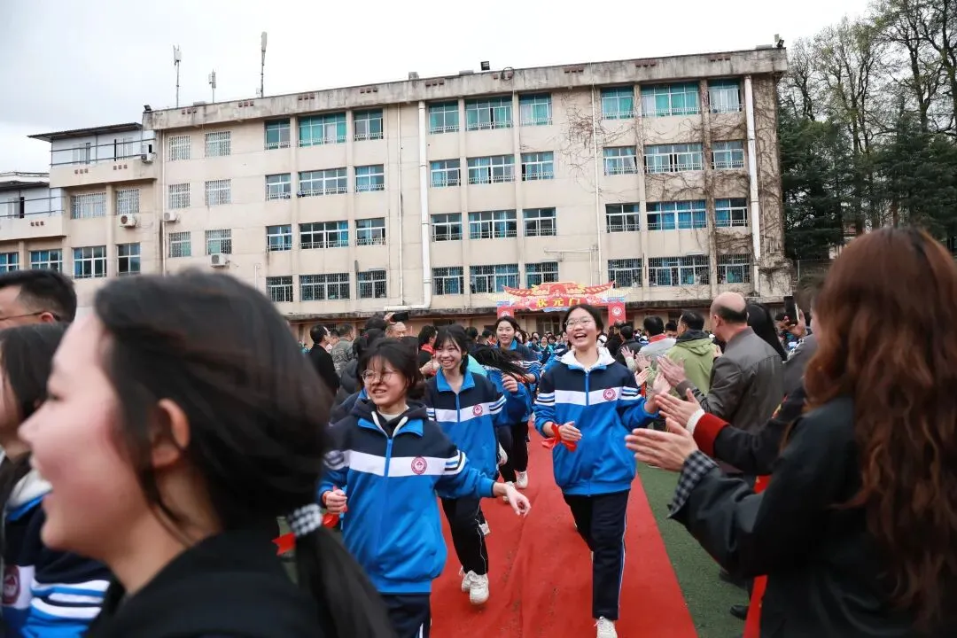 黎平县第八中学举行2026届中考百日誓师大会 第20张
