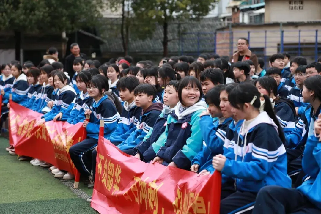 黎平县第八中学举行2026届中考百日誓师大会 第24张
