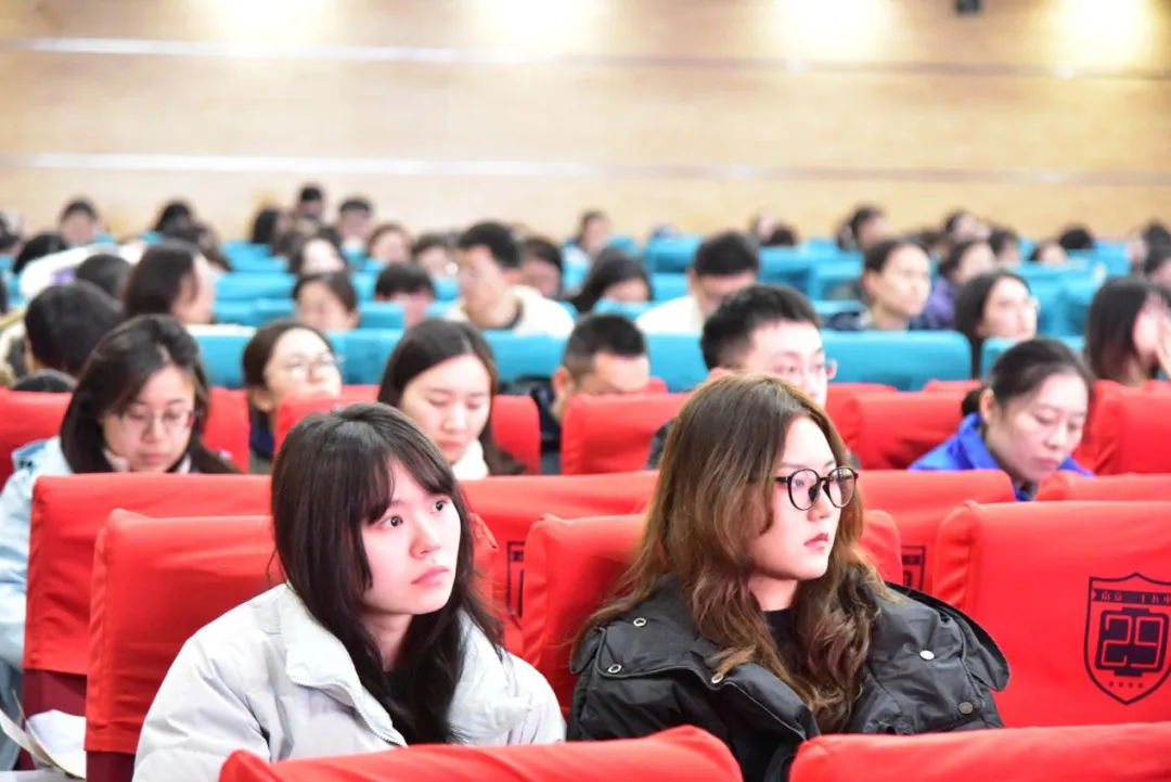 【幕府教研·英语中考宣讲】精研备考明方向 聚力提质启新程——鼓楼区2026届初三英语宣讲教研活动 第5张 【幕府教研·英语中考宣讲】精研备考明方向 聚力提质启新程——鼓楼区2026届初三英语宣讲教研活动 第5张