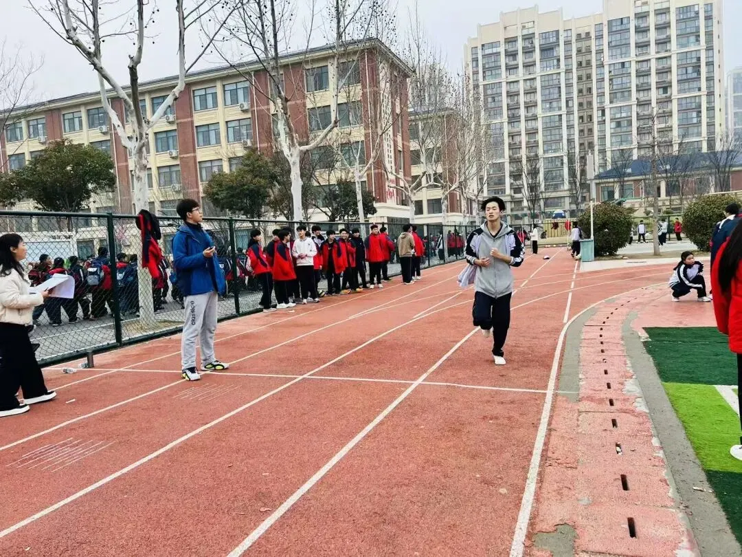 青春砺剑,备战中考——睢阳区宋城中学举行九年级体育模拟考试 第8张