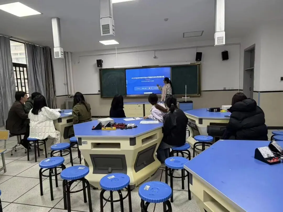 真题研思明方向 以研促教提质效——云大附属会展学校初中部“研读”专题研讨活动 第79张 真题研思明方向 以研促教提质效——云大附属会展学校初中部“研读”专题研讨活动 第79张