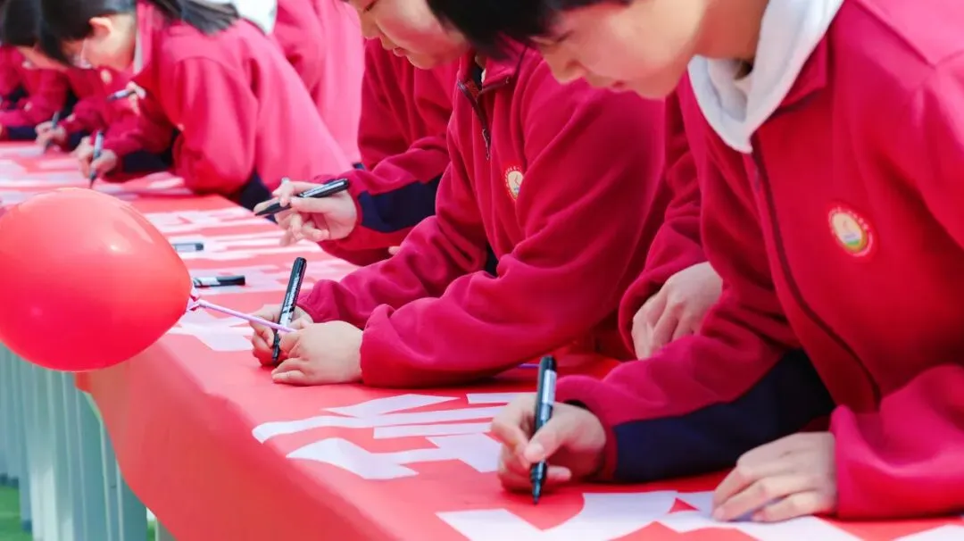 青春砺剑酬壮志 策马扬鞭战中考——商州区第一初级中学举行2026届决战誓师大会 第107张