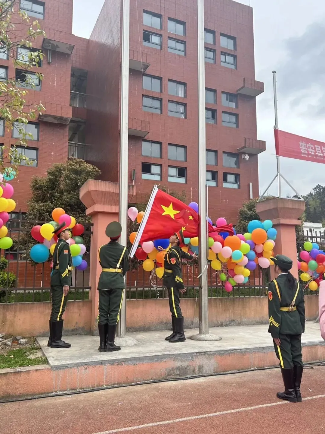 普安县第二中学(思源学校)2026届中考百日冲刺誓师大会圆满举行 第15张