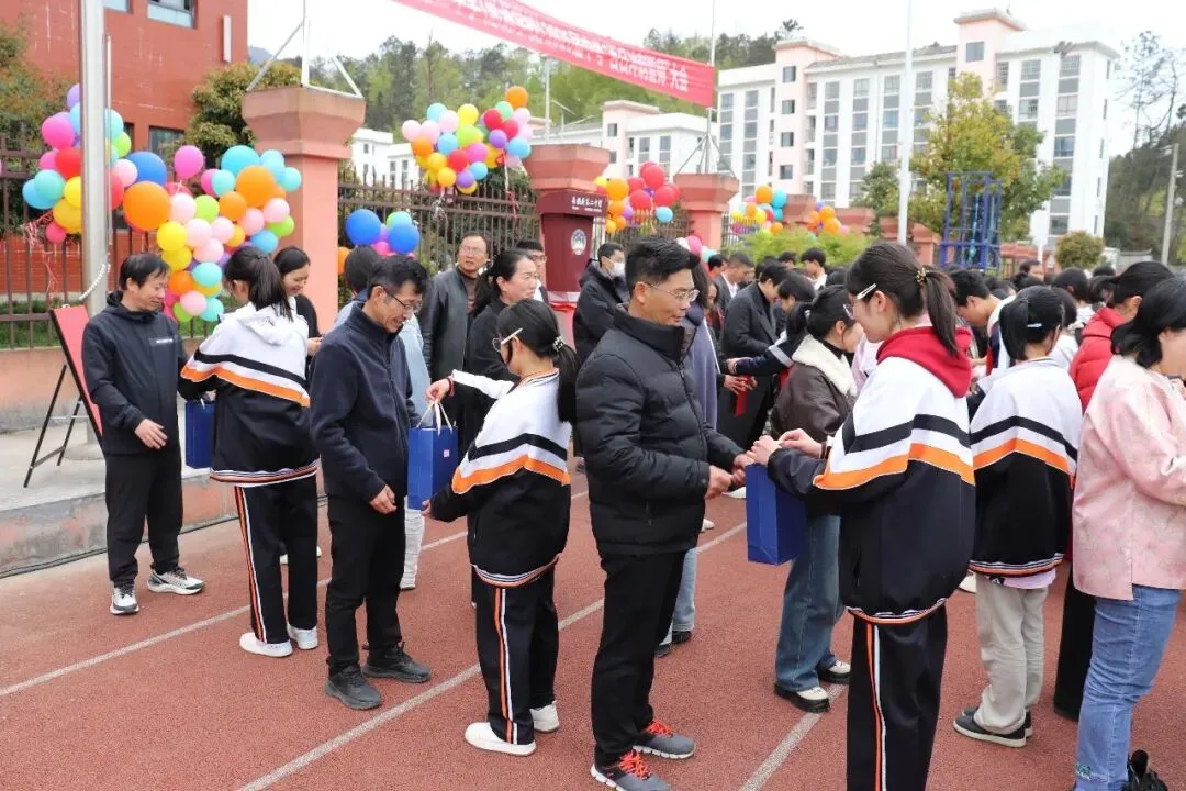 普安县第二中学(思源学校)2026届中考百日冲刺誓师大会圆满举行 第25张